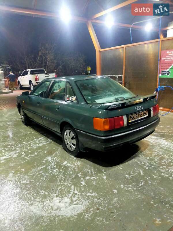 Седан Audi 80 1988 в Гоще