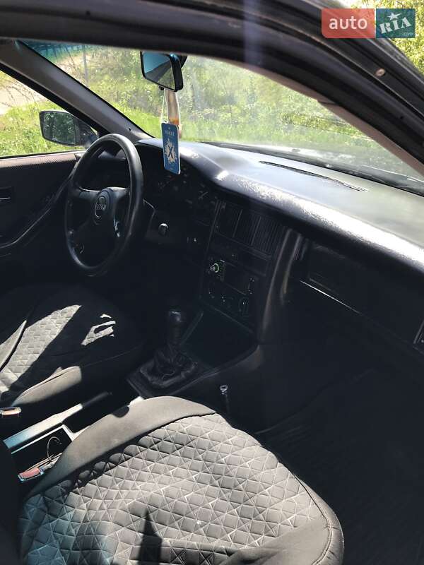 Седан Audi 80 1993 в Шацке