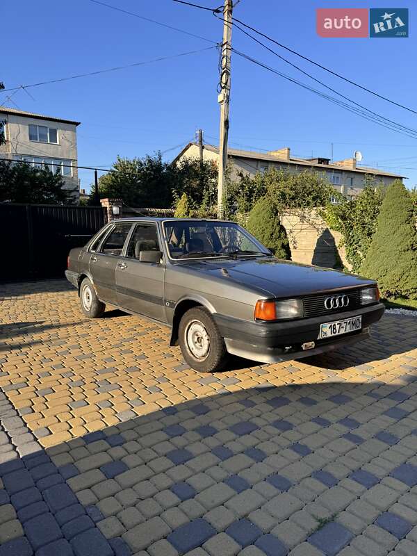 Седан Audi 80 1986 в Чернівцях