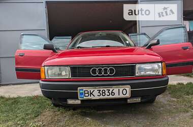 Седан Audi 80 1988 в Вараші