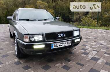 Седан Audi 80 1988 в Воловце