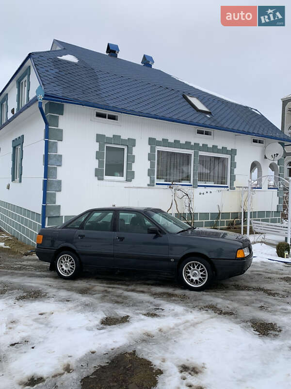 Седан Audi 80 1988 в Косові