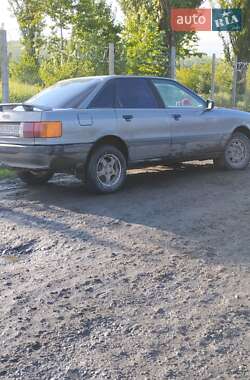 Седан Audi 80 1987 в Кельменцах