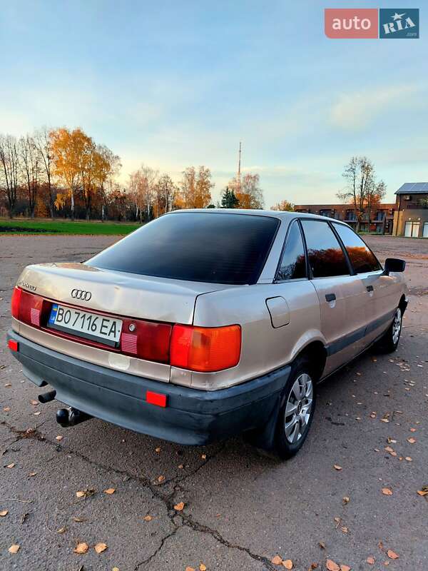Седан Audi 80 1988 в Тростянце
