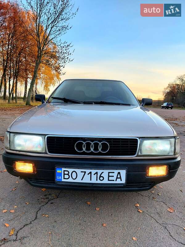 Седан Audi 80 1988 в Тростянце