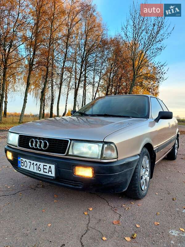 Седан Audi 80 1988 в Тростянце
