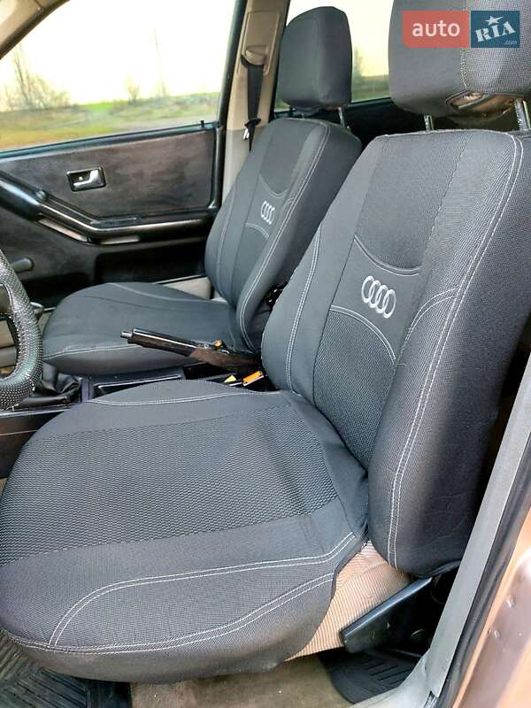 Седан Audi 80 1988 в Тростянце