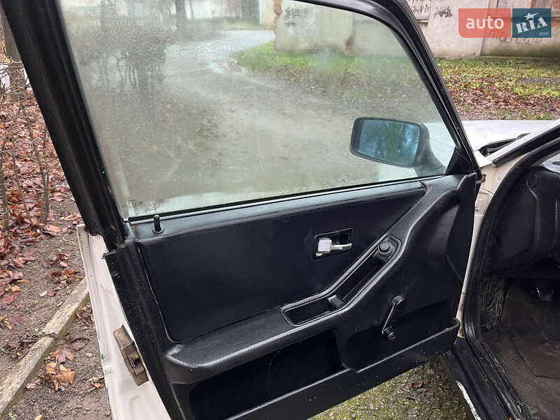 Седан Audi 80 1987 в Хотине