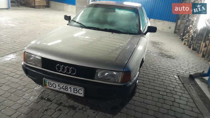 Седан Audi 80 1987 в Кременце