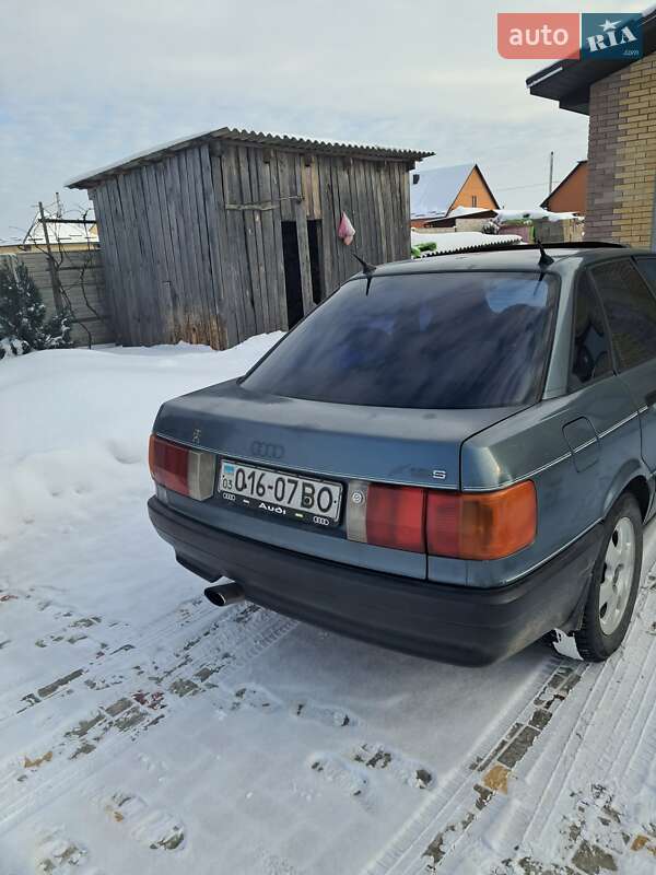 Седан Audi 80 1986 в Рокитном