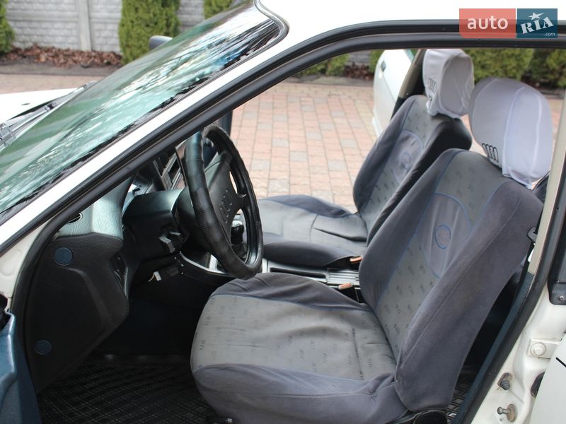 Седан Audi 80 1987 в Жовкве