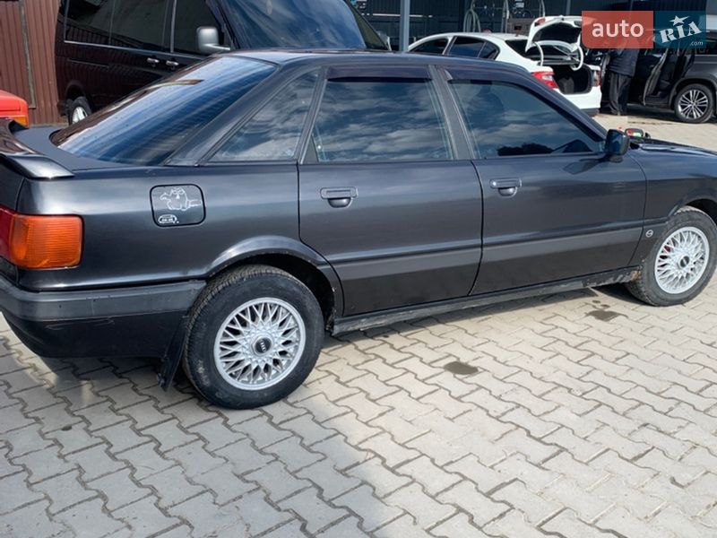 Седан Audi 80 1990 в Недобоевцах