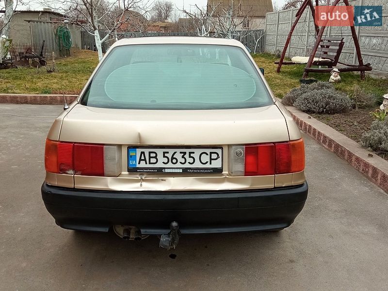 Седан Audi 80 1988 в Липовце
