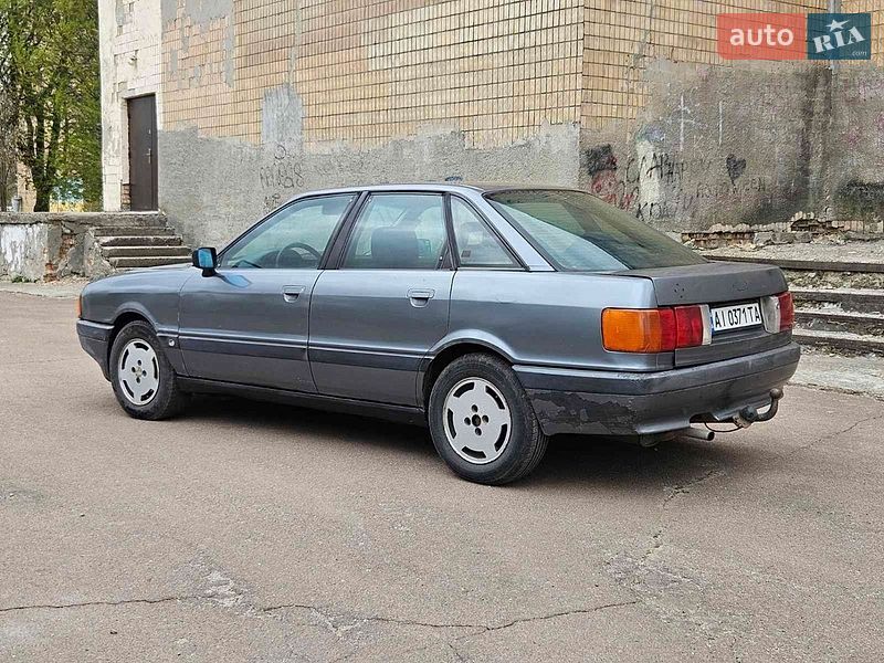 Седан Audi 80 1988 в Обухове