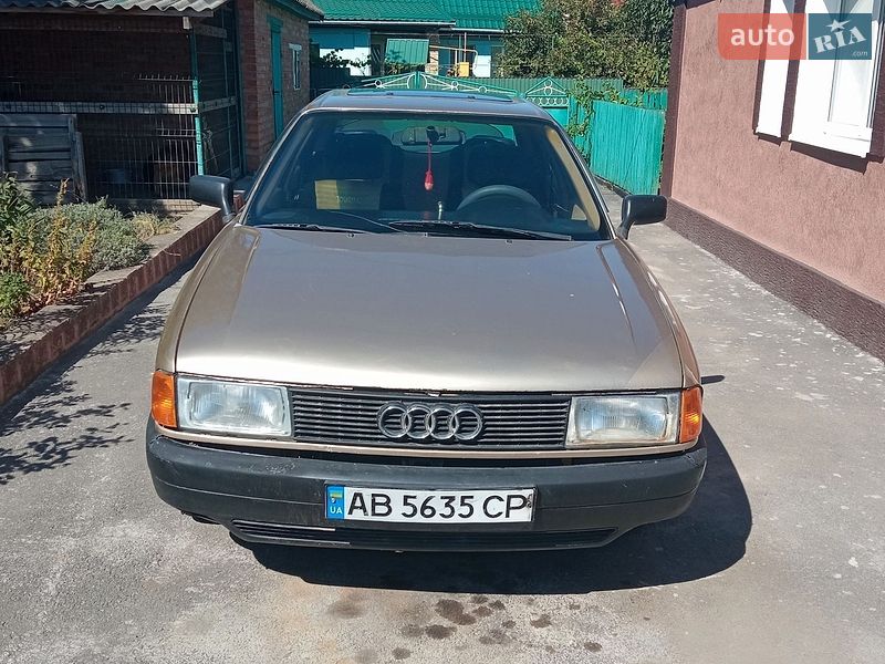 Седан Audi 80 1988 в Липовце