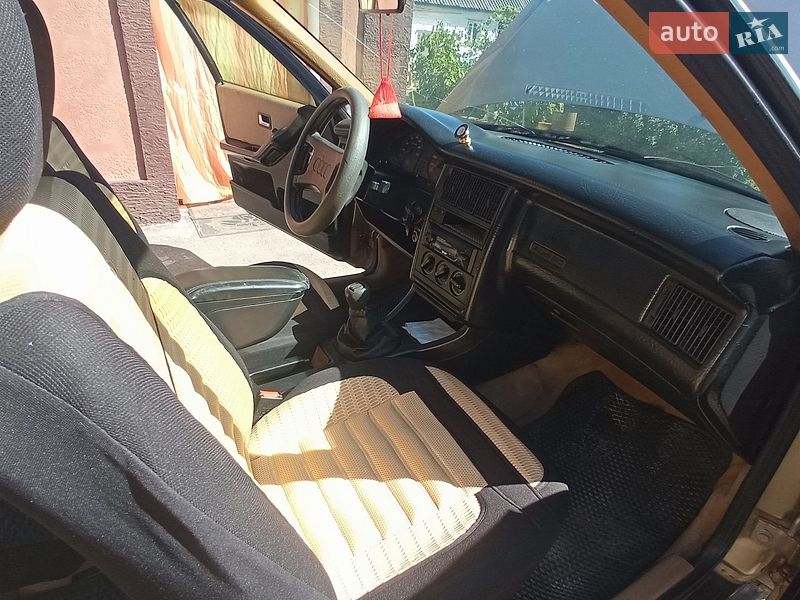 Седан Audi 80 1988 в Липовце