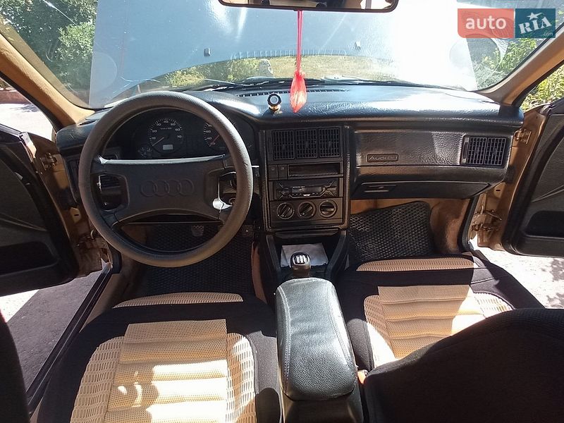 Седан Audi 80 1988 в Липовце
