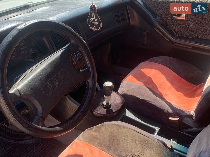 Седан Audi 80 1987 в Виноградові