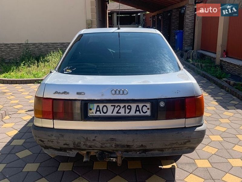 Седан Audi 80 1987 в Виноградові