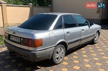 Седан Audi 80 1987 в Виноградові