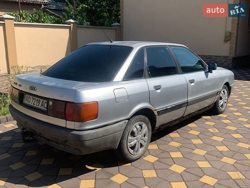 Седан Audi 80 1987 в Виноградові