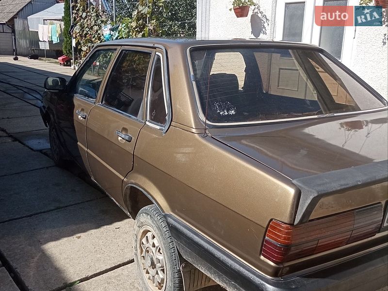 Седан Audi 80 1982 в Берегово