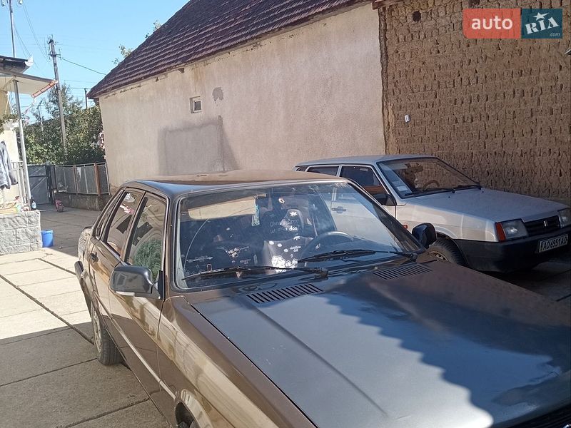 Седан Audi 80 1982 в Береговому