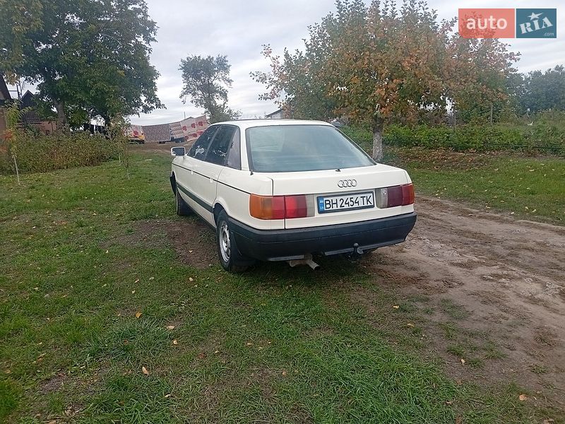 Седан Audi 80 1987 в Млиніві