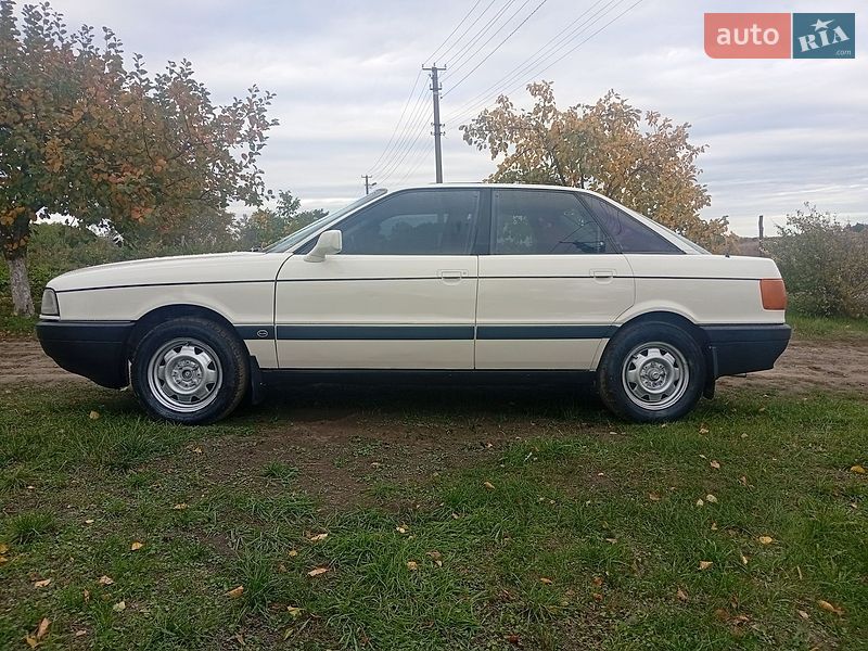 Седан Audi 80 1987 в Млиніві