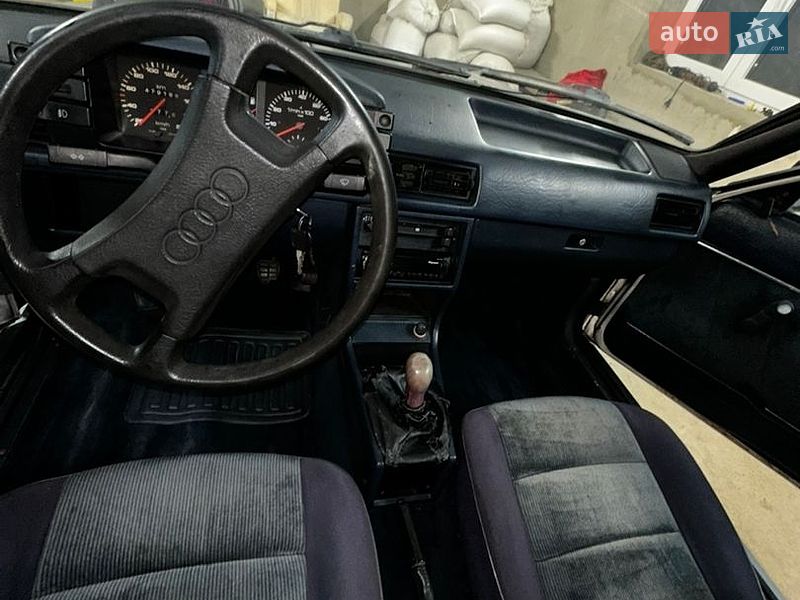 Седан Audi 80 1985 в Глыбокой