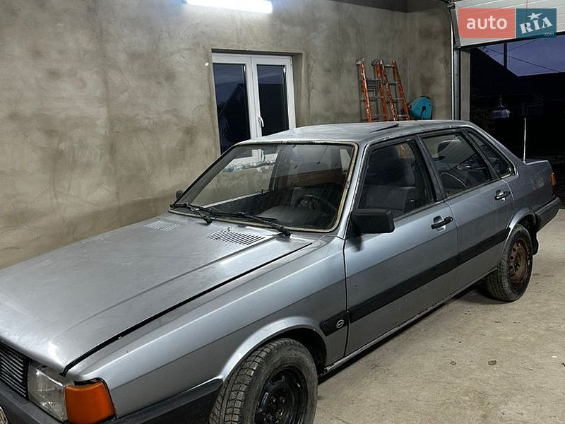 Седан Audi 80 1985 в Глыбокой