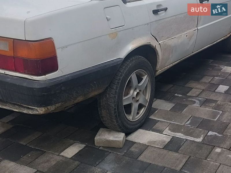 Седан Audi 80 1986 в Виноградове