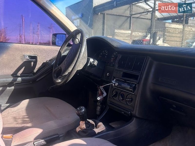 Седан Audi 80 1987 в Новом Калинове
