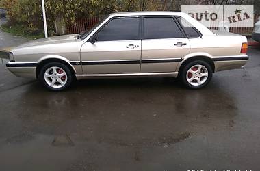 Седан Audi 90 1985 в Хусте