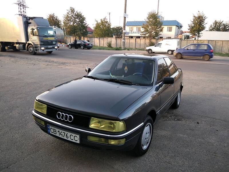 Седан Audi 90 1988 в Чернигове