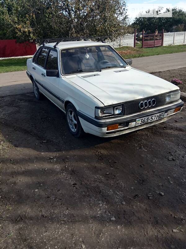 Седан Audi 90 1985 в Геническе