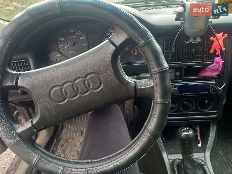 Седан Audi 90 1988 в Кореці