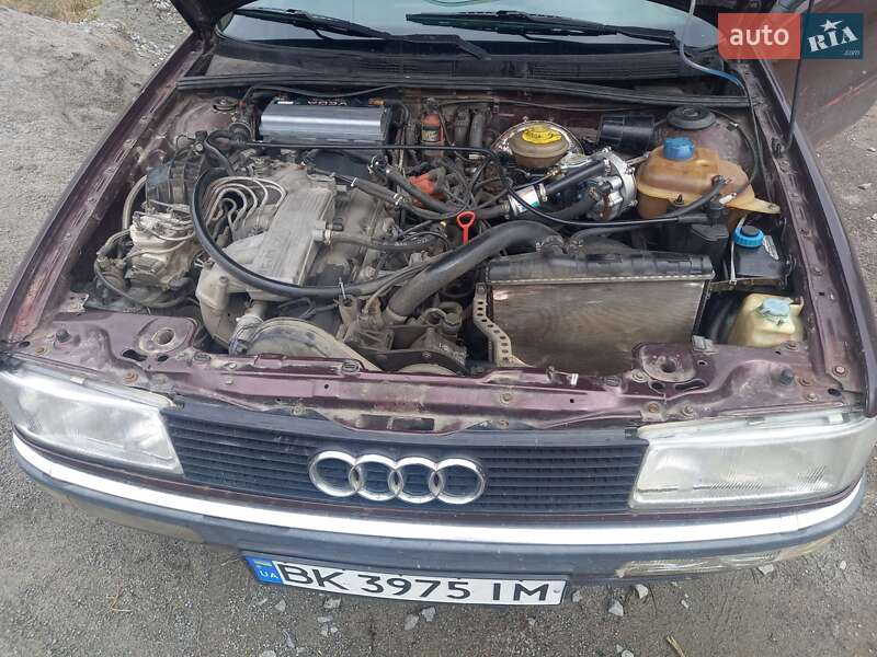 Седан Audi 90 1988 в Кореці