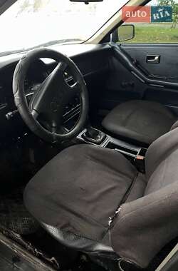 Седан Audi 90 1988 в Корце