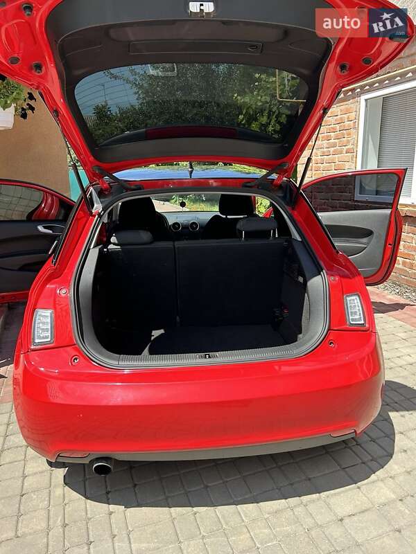 Хэтчбек Audi A1 2010 в Знаменке
