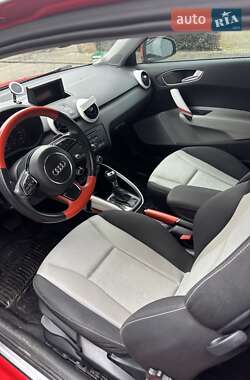 Хетчбек Audi A1 2010 в 