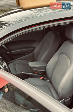 Хетчбек Audi A1 2012 в 