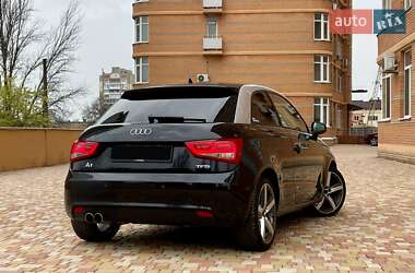 Хэтчбек Audi A1 2010 в 