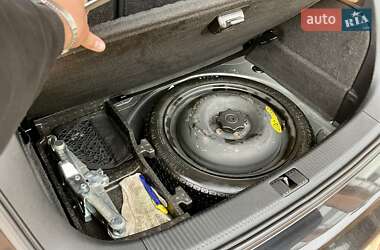 Хэтчбек Audi A1 2010 в 