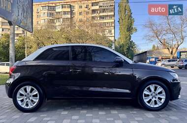 Хэтчбек Audi A1 2011 в 