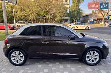 Хэтчбек Audi A1 2011 в 