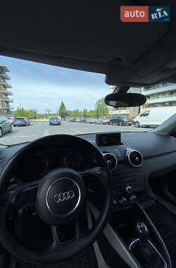 Хэтчбек Audi A1 2010 в 