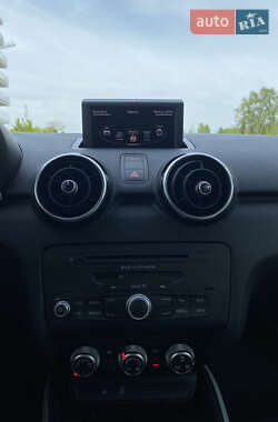 Хэтчбек Audi A1 2010 в 