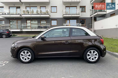 Хэтчбек Audi A1 2010 в 