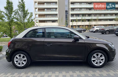 Хэтчбек Audi A1 2010 в 